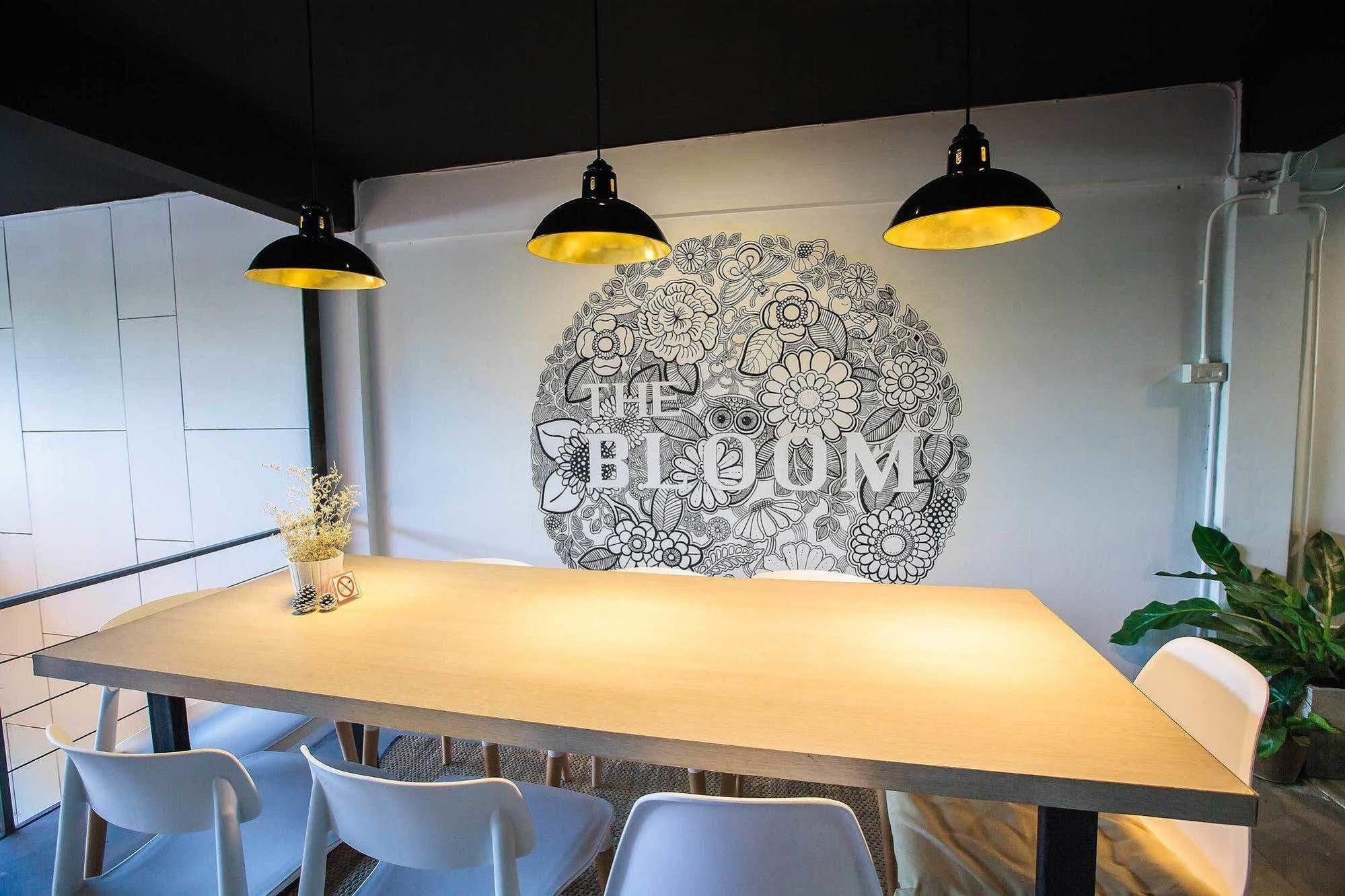 Bloomz Hostel เชียงใหม่ ภายนอก รูปภาพ